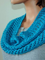 Eyelet Cowl in Panda Pearl