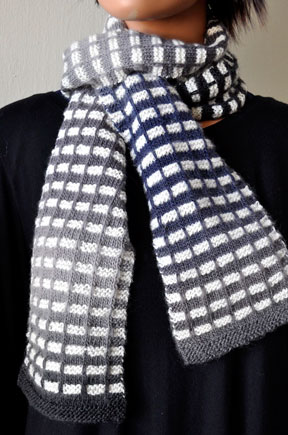 Mini Mochi L-Train Scarf