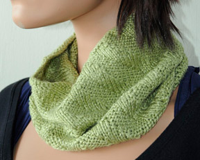 Panda Pearl Side-Stepping Cowl